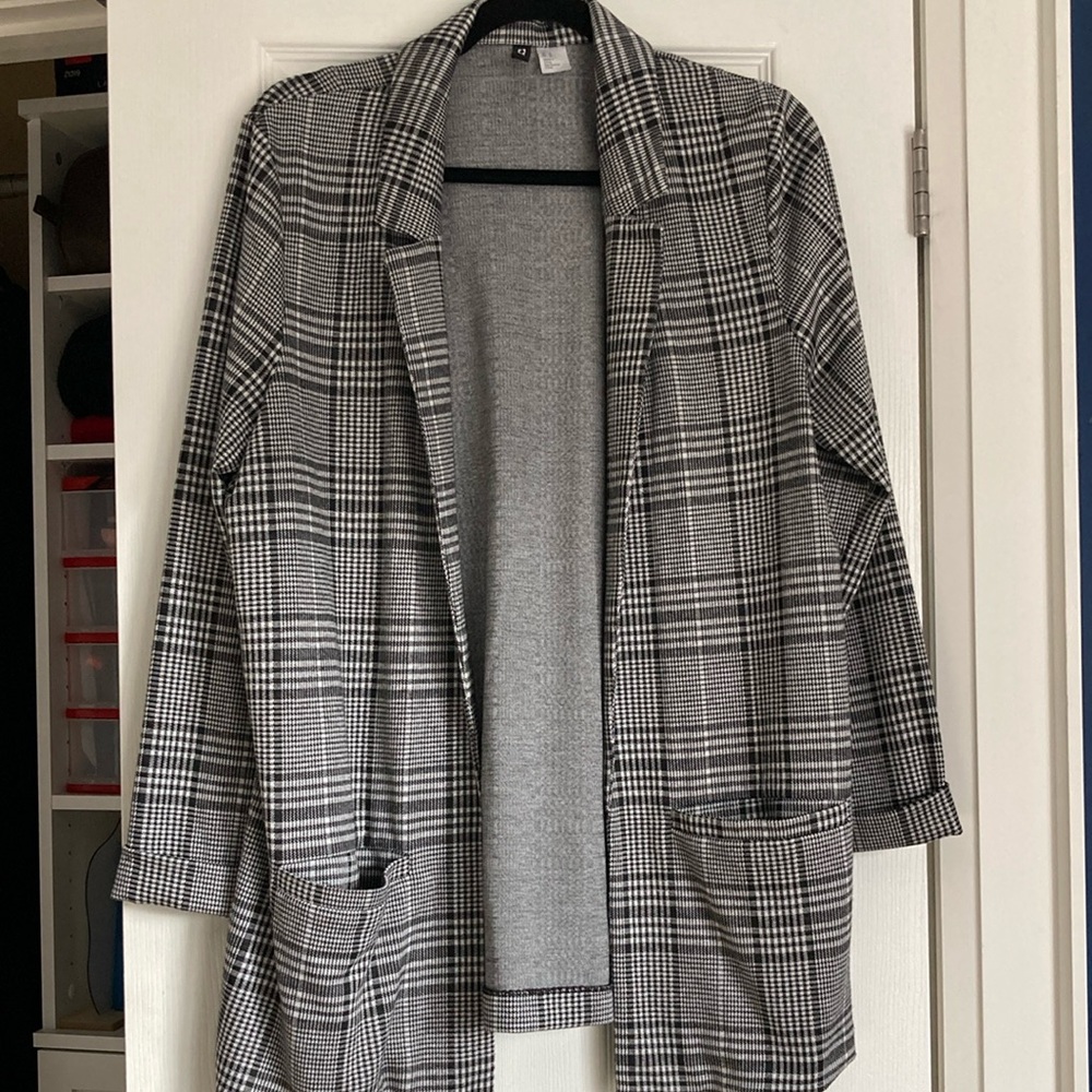 ⚡️3/$10⚡️Black and White Plaid Blazer